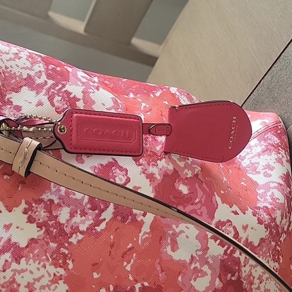 COACH pink/red floral tote bag - Picture 3 of 10
